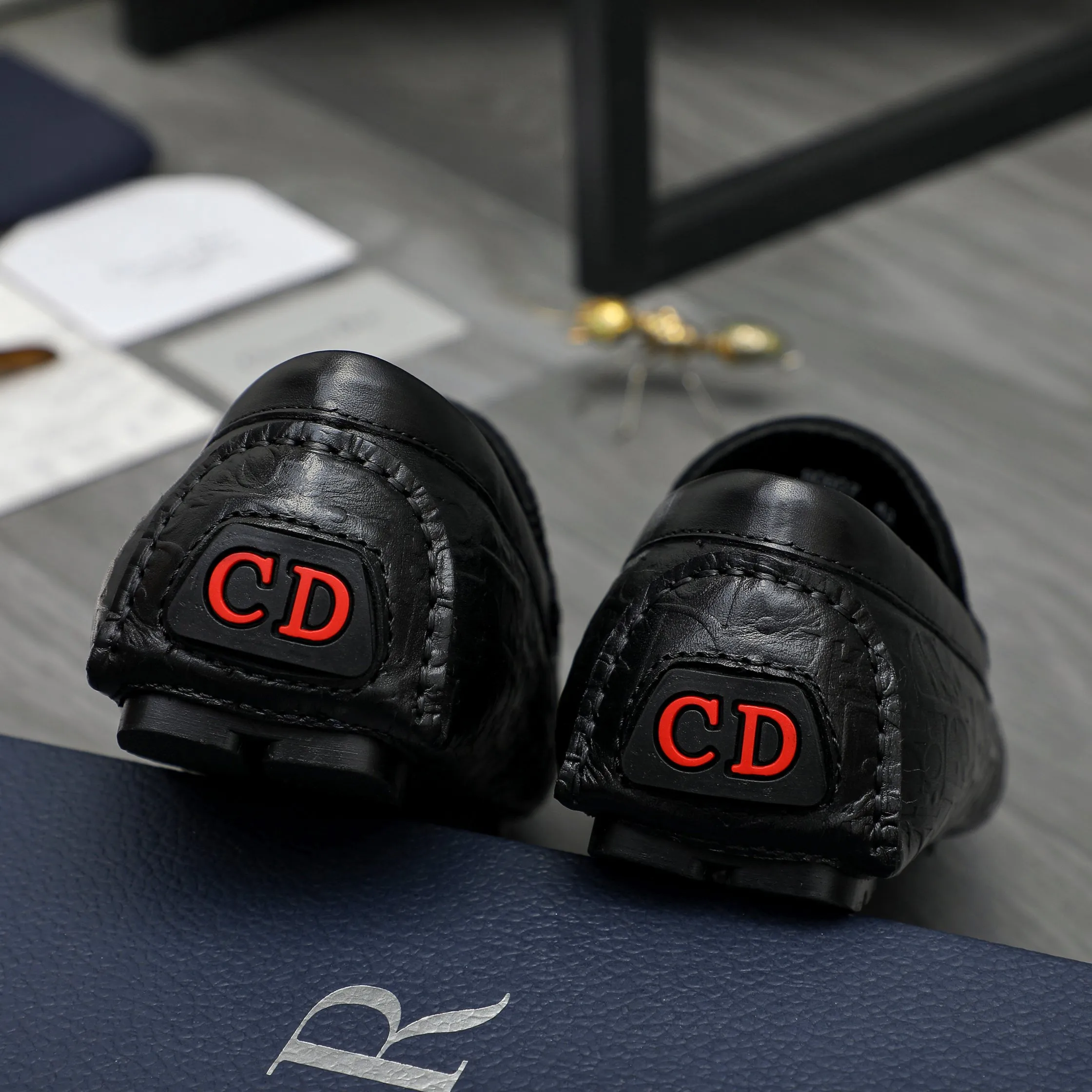 Men's shoes 💰p420 Product trademark: Dior "Dior" casual slip-on men's shoes Regular size: 38-44 Product materials: Selected embossed cowhide upper, sheepskin lining, rubber outsole